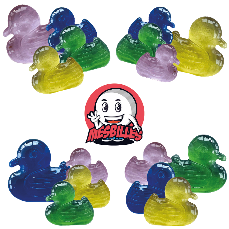 Immagine della mascotte MieiBiglie circondata da biglie Anatra extra-piatta in vetro traslucido di colore blu notte, dimensione 25 mm - MieiBiglie