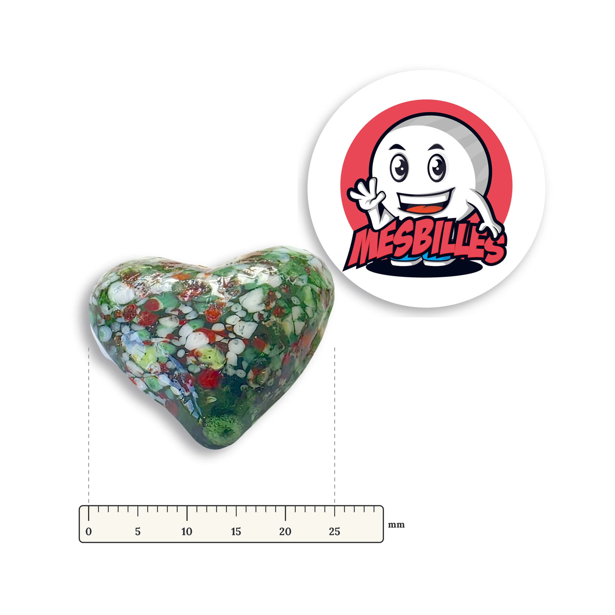 Bille Coeur Vert Mouchetée Rouge et Blanc à côté d'une règle graduée, environ 25 mm de large