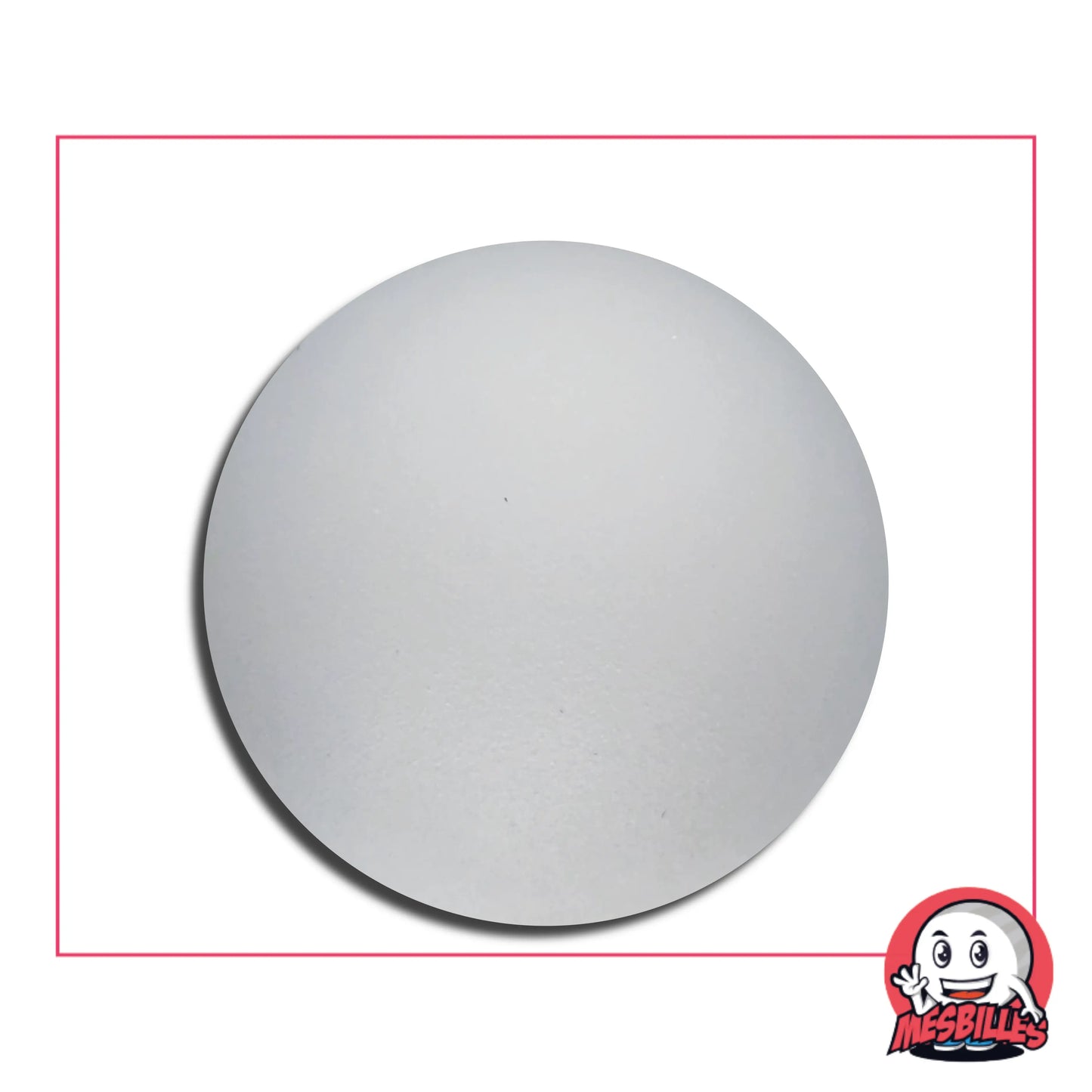 Une boule majestueuse qui bien que d'allure givrée ne risque pas de fondre au soleil.