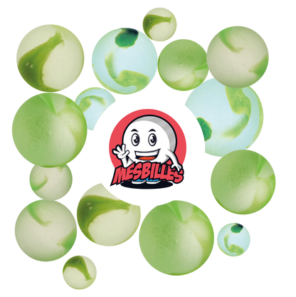 Immagine della mascotte MesBilles circondata da biglie Satinata - Biglia in vetro satinato striato di verde 35 mm MesBilles
