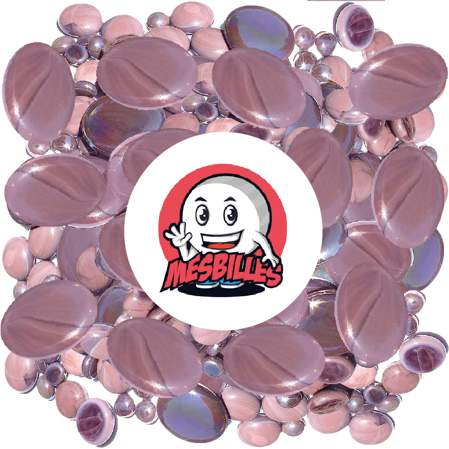 Volete aggiungere un tocco di mare alla vostra decorazione? Scegliete la nostra biglia piatta cinese traslucida di colore viola. Queste biglie decorative piatte in vetro sono vere e proprie onde di freschezza per i vostri spazi. Eleganti, rinfrescanti e... semplicemente belle!