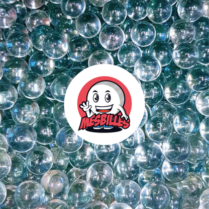 Immagine del Mascotte MieiBiglie circondato da Biglie Lente in vetro traslucido color cristallo - 22 mm - MieiBiglie