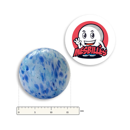 Bille Blanc Mouchetée Bleu 16 mm à côté d'une règle graduée, 16 mm de diamètre