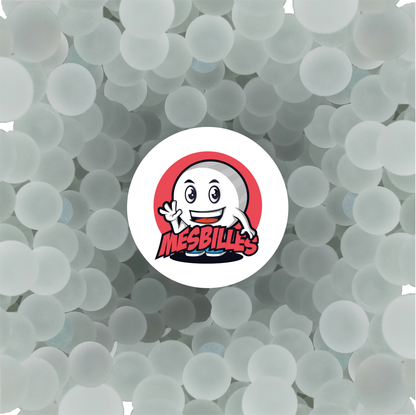 Amanti delle biglie, abbiamo una chicca per voi: la nostra biglia Satinata, una magnifica biglia di 50 mm in vetro boemo satinato.