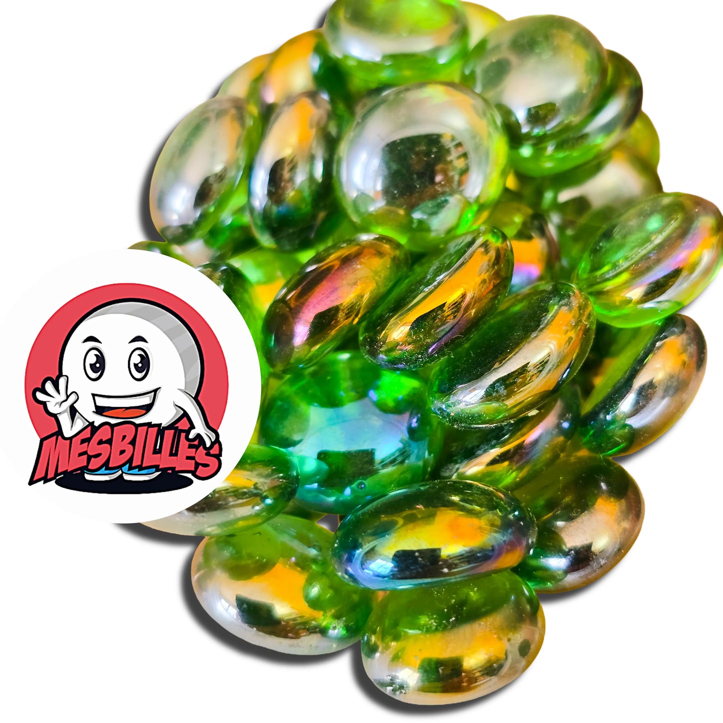 Dans la Grande Famille des Billes Irisée, il y a les Billes Plates en verre Translucide et Brillant de Couleur Vert.
