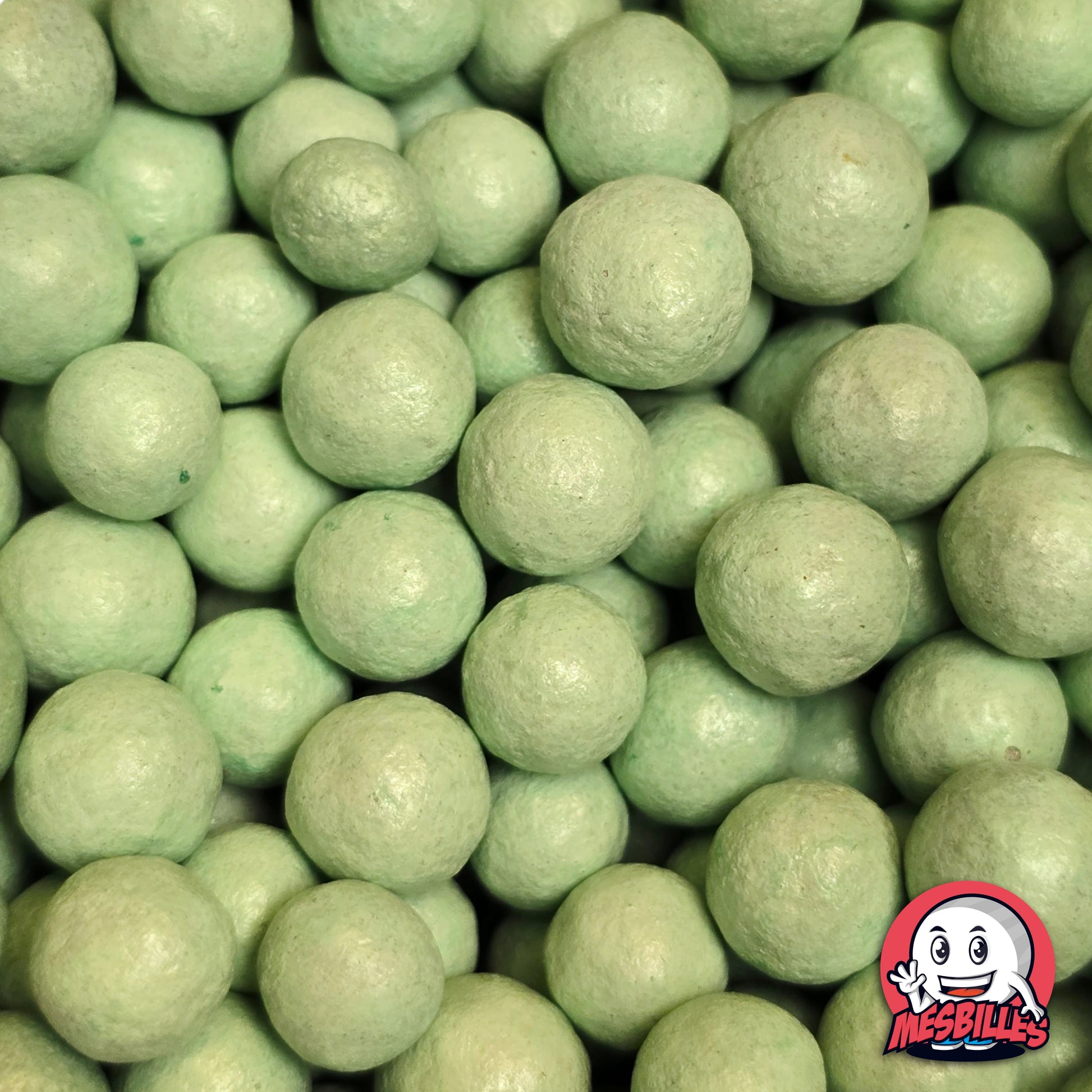 Billes en terre vert léger de 10 mm parmi un assortiment coloré – MesBilles