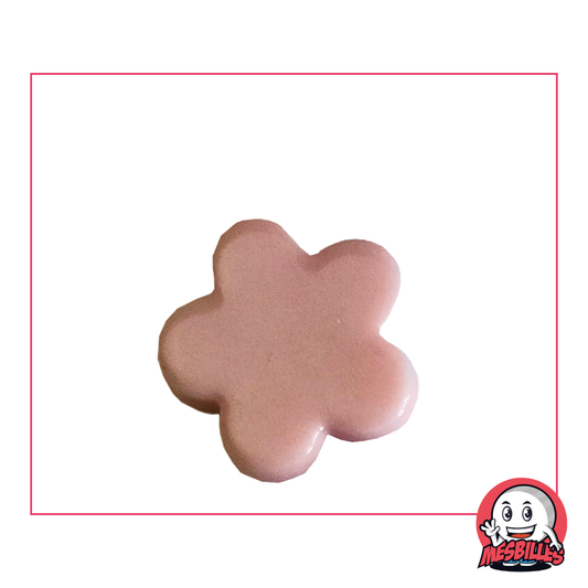 Bille Fleur Perle Rose Extra-Plate en verre rose poudré opaque, satiné, vue légèrement de biais, 20 mm